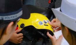 头盔爆料贴纸怎么贴视频,轻松打造个性视频新潮流